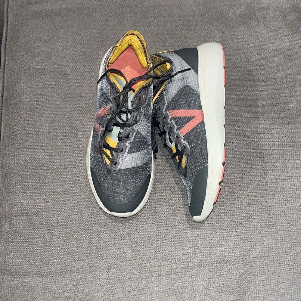 Vionic grey comfortable sneakers